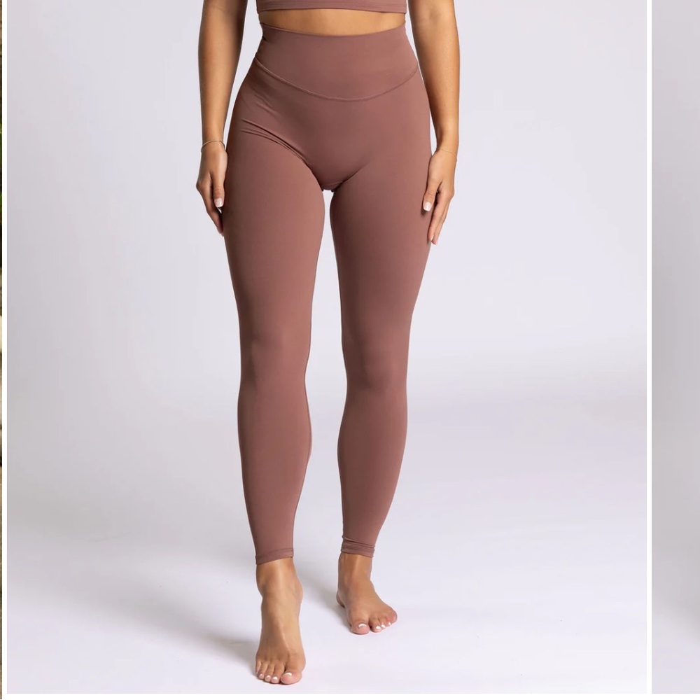 P’tula FEATHERTECH Classic Legging - Redwood: 26”